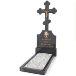 В виде креста